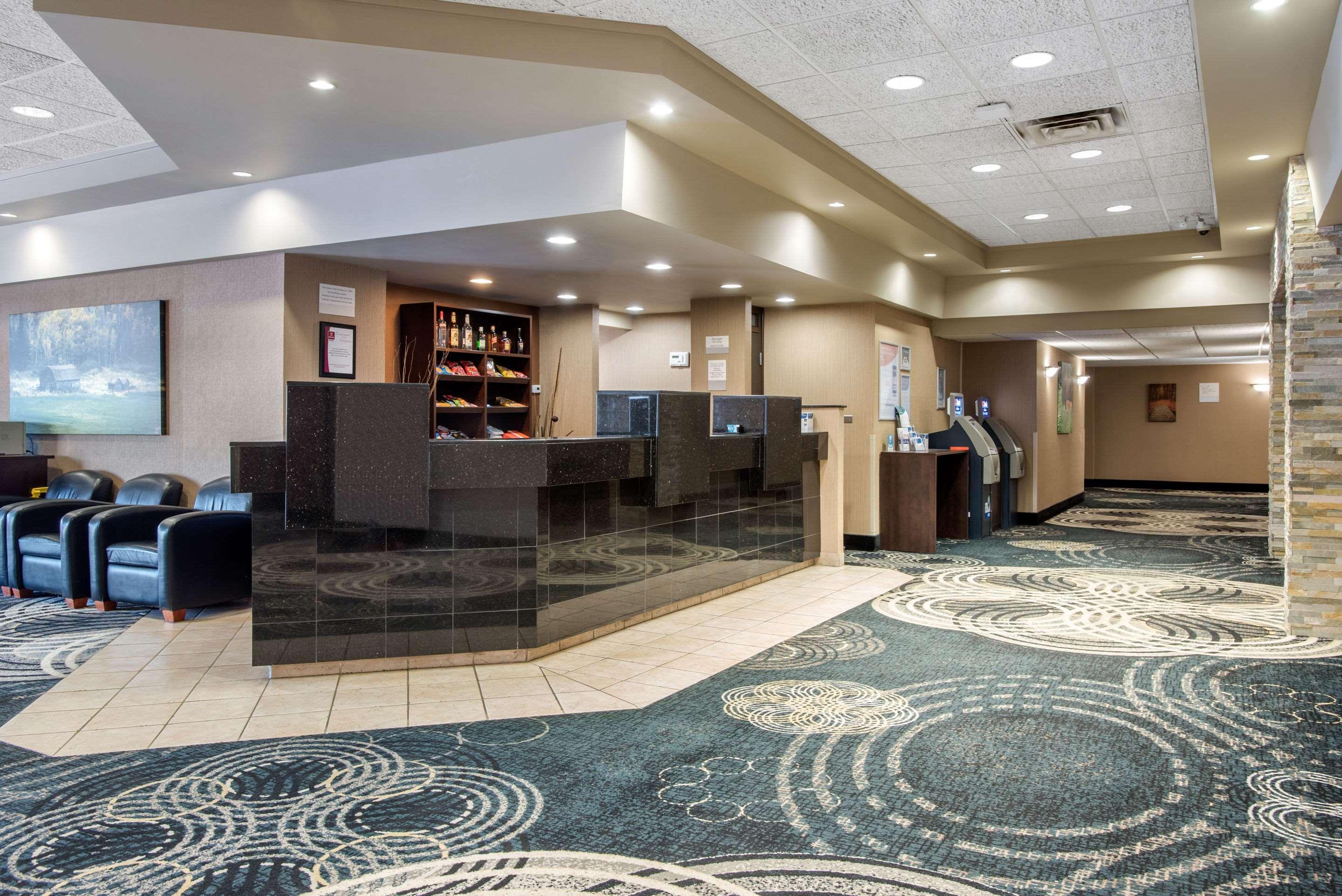 Clarion Hotel & Suites Brandon Exterior foto