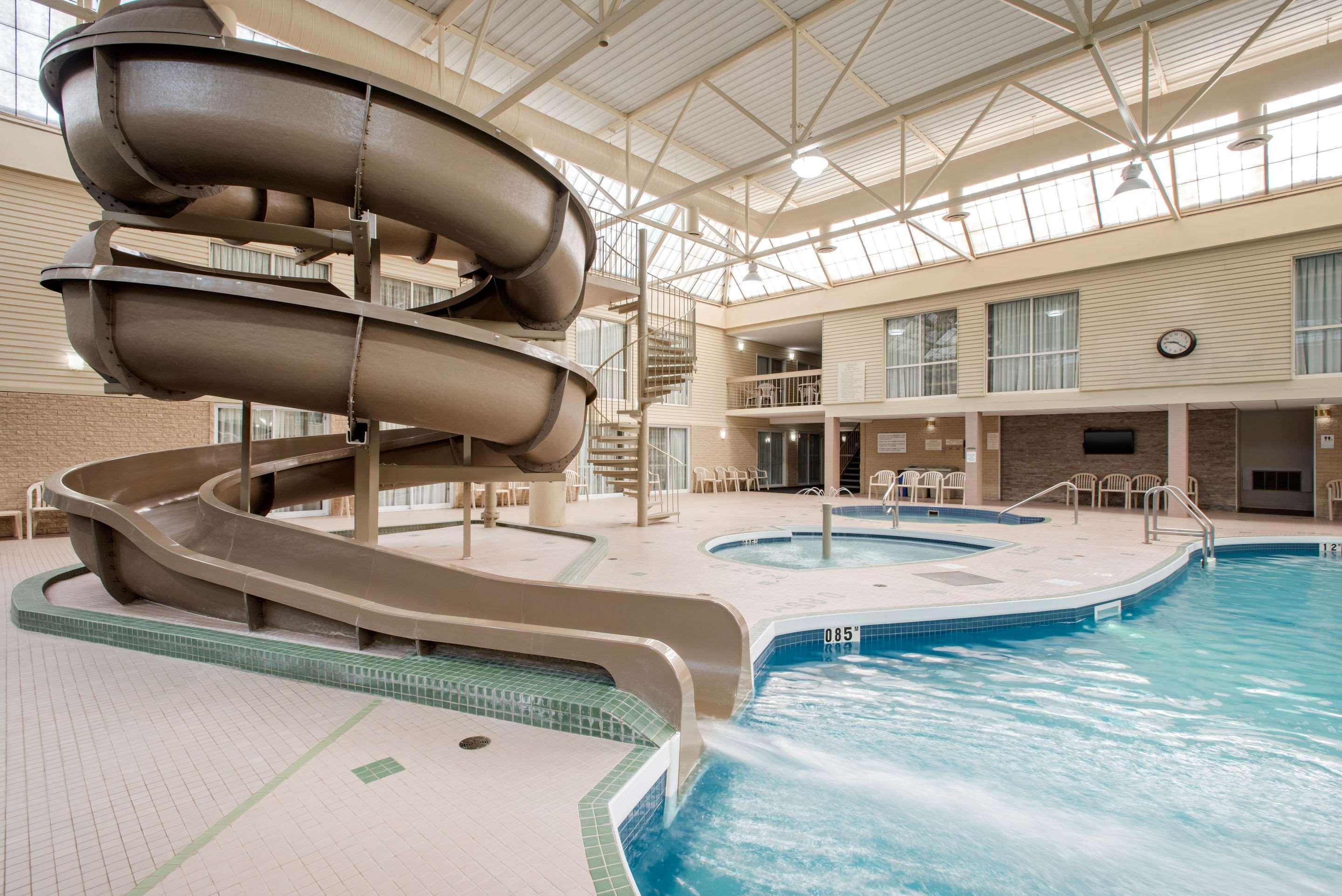 Clarion Hotel & Suites Brandon Exterior foto