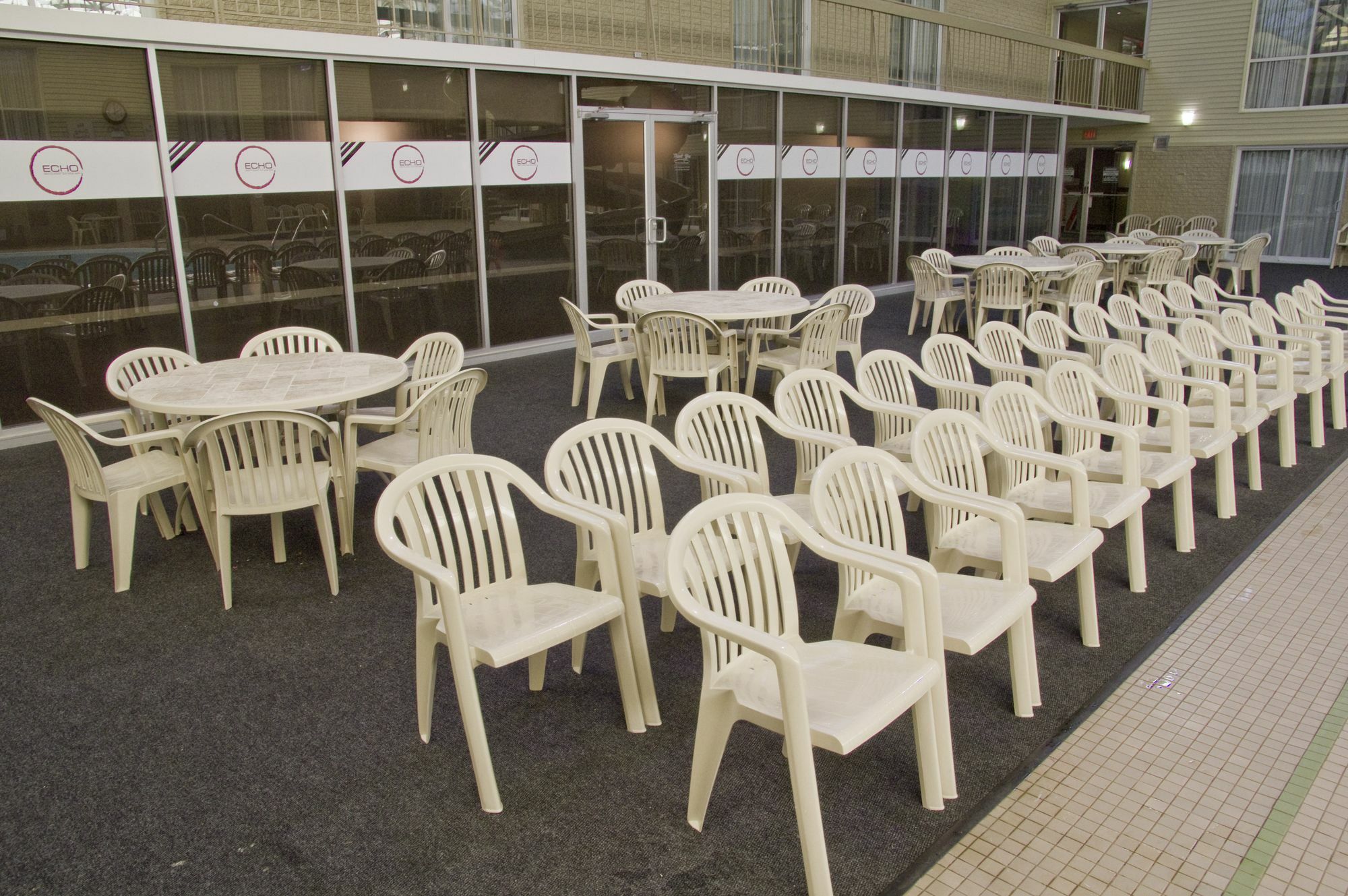 Clarion Hotel & Suites Brandon Exterior foto